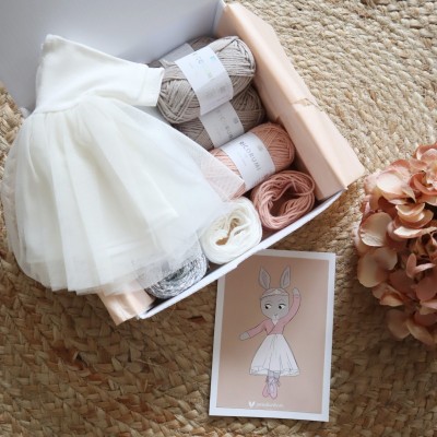 Kit Crochet Swann, jolie ballerine – Coffret Complet, Patron PDF