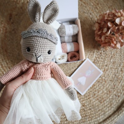 Kit Crochet Swann, jolie ballerine – Coffret Complet, Patron PDF