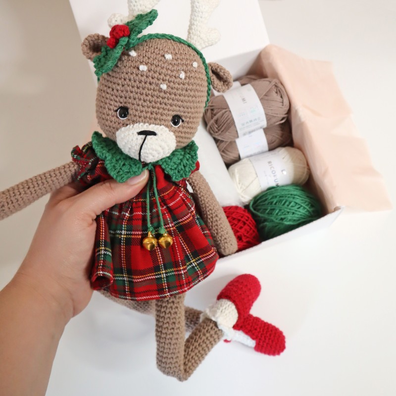 Kit Crochet Solveig, renne de Noël – Coffret Complet, Patron PDF