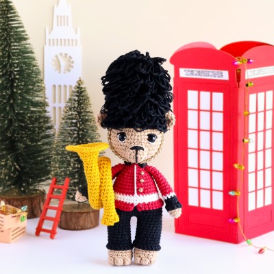 Kit Crochet Milord, ours garde royale – Coffret Complet, Patron PDF