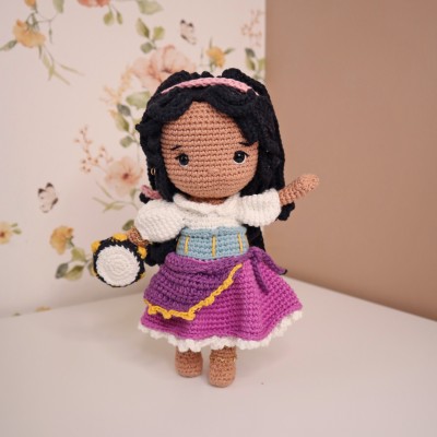 Kit Crochet Alma, la bohémienne de Notre-Dame – Coffret Complet, Patron PDF
