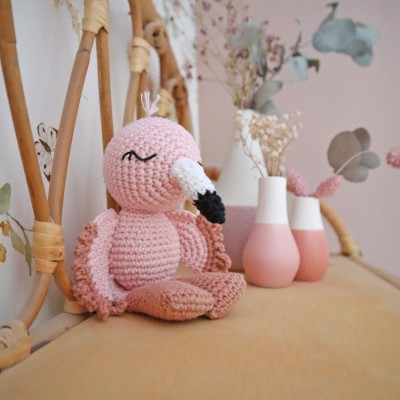 Luna, mon mini flamant rose – Patron Crochet Gratuit PDF