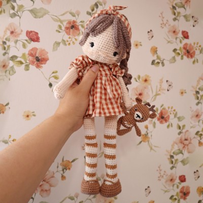 Kit Crochet Lison, jolie poupée et son doudou – Coffret Complet, Patron PDF