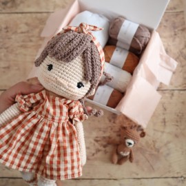 Kit Crochet Lison, jolie poupée et son doudou – Coffret Complet, Patron PDF