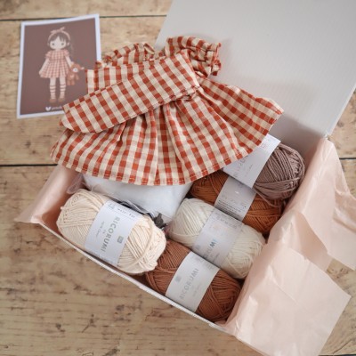 Kit Crochet Lison, jolie poupée et son doudou – Coffret Complet, Patron PDF